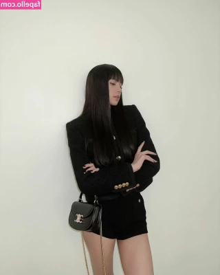 Lisa [ lisa-1 ] - Spreading my bumhole and cunt wide for you