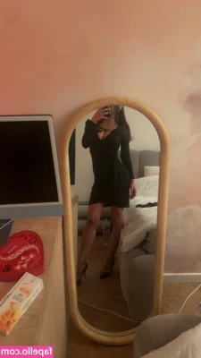 Mina Sauvage [ mina-sauvage ] - Using my 12inch dildo.