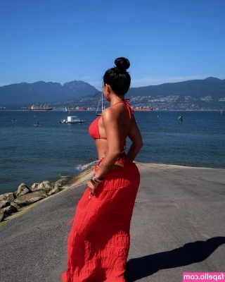 Thu Pham - Want a balloon