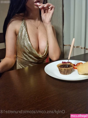 atomicbrunette18 - Come chat to see the new videos i recording in my travel
