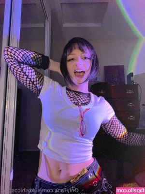 sukoshicosplay - Rub my feet for me