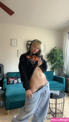sukoshicosplay - Buy me lingerie and I’ll send you pics and videos in it 😁🤭