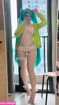Saya Scarlet [ saya-scarlet ] - everyone's watching football and I'm here like....notice me!