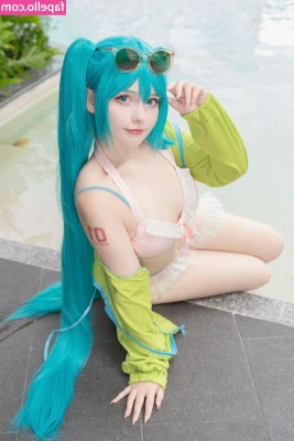 Saya Scarlet [ saya-scarlet ] - Beach bum 🌞