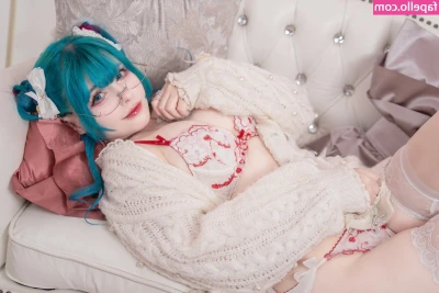 Saya Scarlet [ saya-scarlet ] - So my body has randomly decided to do woman things and I have been