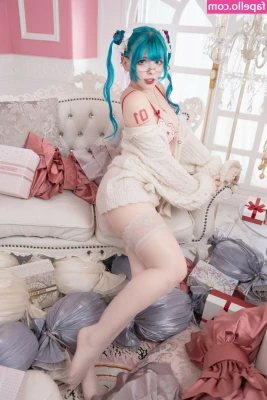 Saya Scarlet [ saya-scarlet ] - I wanna see you snap that tiny little string with your tongue 👅