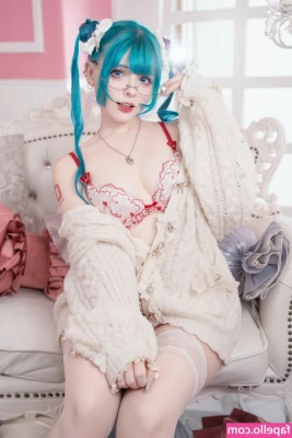 Saya Scarlet [ saya-scarlet ] - Have you guys seen the Mirko vid yet? It's one of my faves! I wanna