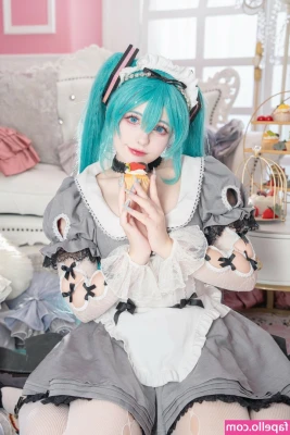 Saya Scarlet [ saya-scarlet ] - Want to put your paws on me?