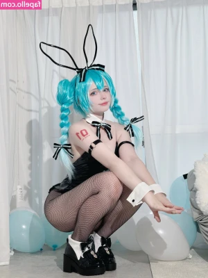 Saya Scarlet [ saya-scarlet ] - Just ordered room service 🍒🍒
