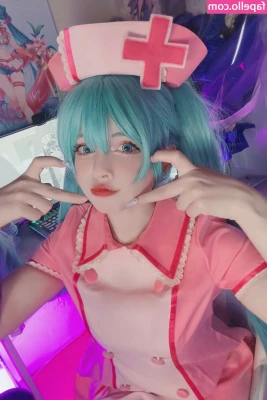 Saya Scarlet [ saya-scarlet ] - Another day of getting paid to exist✨