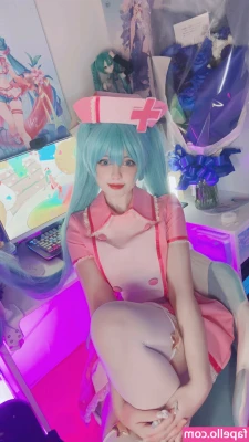 Saya Scarlet [ saya-scarlet ] - Mommy loves teasing you in her bedroom mirror, won’t you play along