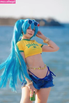 Saya Scarlet [ saya-scarlet ] - I walked so much today, my legs are just falling off 💃😅 Did you