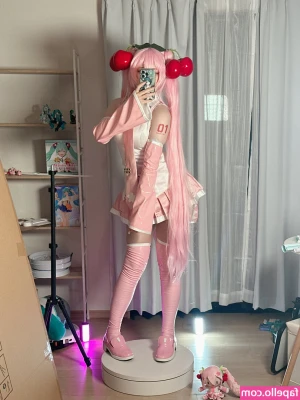 Saya Scarlet [ saya-scarlet ] - Would you jerk off to my big tits👅💦