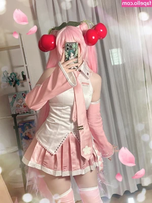 Saya Scarlet [ saya-scarlet ] - Hey babe, you around? I’m in the mooood today 😉