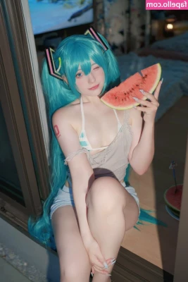 Saya Scarlet [ saya-scarlet ] - They told me I could become anything... So I became a paddleboard