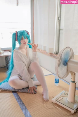 Saya Scarlet [ saya-scarlet ] - Spreading everything   I bet u wish u could hold me in ur lap 