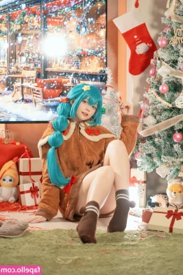 Saya Scarlet [ saya-scarlet ] - It s the Year of the Snake  and I m here to slither into your