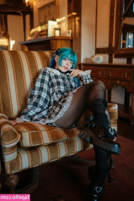 Saya Scarlet [ saya-scarlet ] - Feet and ass   Which do you prefer
