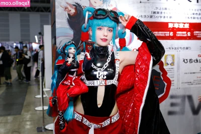 Saya Scarlet [ saya-scarlet ] - What are you dressing up as for Halloween? DM me I want to know 😍