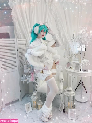 Saya Scarlet [ saya-scarlet ] - What a beautiful day outside here  Should I get naughty