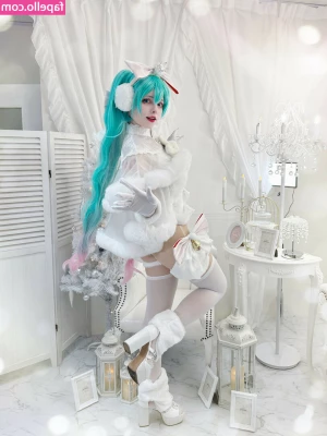 Saya Scarlet [ saya-scarlet ] - New toy yeee, I love hearing it go "pop", and the feeling is even