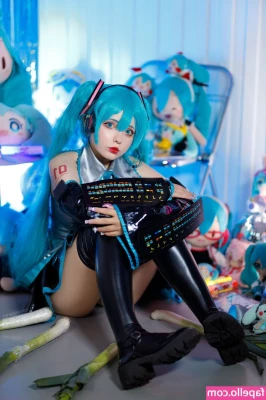Saya Scarlet [ saya-scarlet ] - Like my bodysuit? part 1