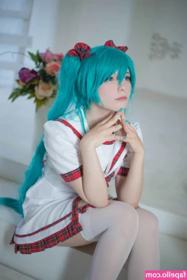 Saya Scarlet [ saya-scarlet ] - Undressing video in my new favorite skirt   tell me what you think