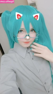 Saya Scarlet [ saya-scarlet ] - Twitter got me horny again