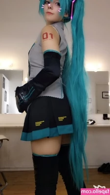 Saya Scarlet [ saya-scarlet ] - looks so good in my hands