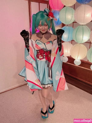 Saya Scarlet [ saya-scarlet ] - Ms Grippy