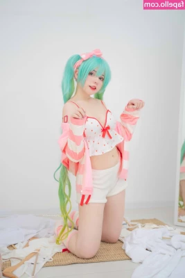 Saya Scarlet [ saya-scarlet ] - FULL BODY BURNER    One of my favorite things when doing cardio is to
