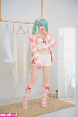 Saya Scarlet [ saya-scarlet ] - What would be your caption