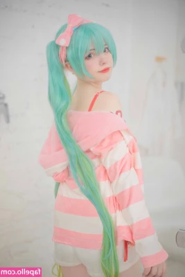 Saya Scarlet [ saya-scarlet ] - To all my JOI lovers. Let's cum together Tip $8 for video