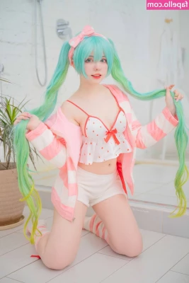 Saya Scarlet [ saya-scarlet ] - Toys are my favorite part 1