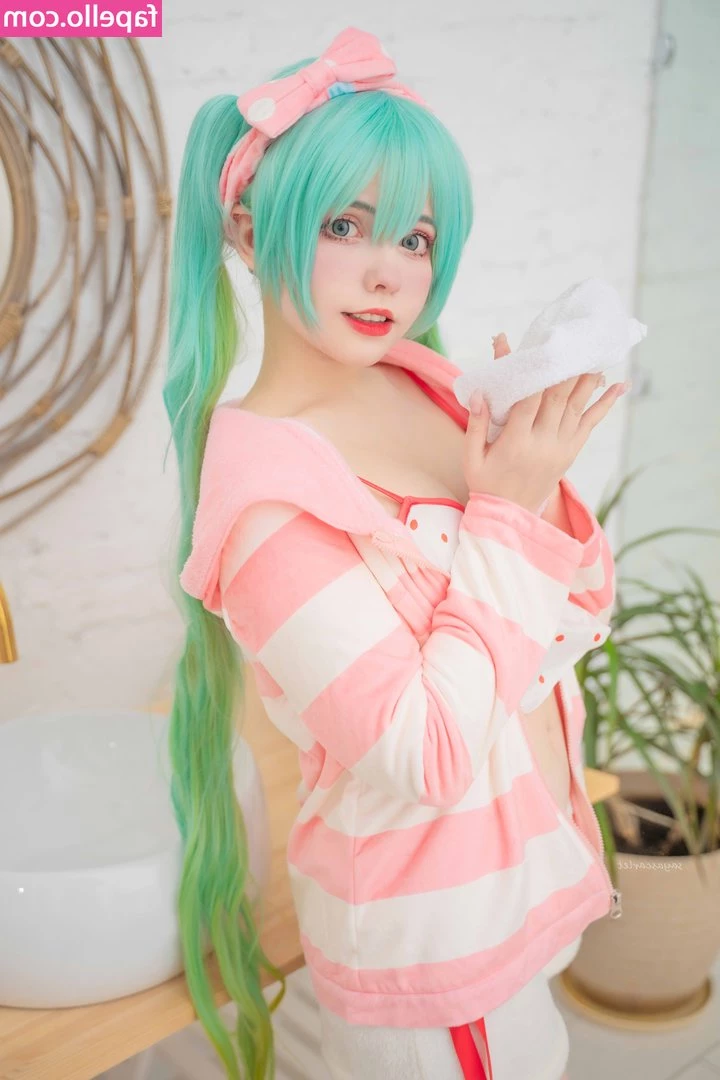 Saya Scarlet [ saya-scarlet ] - Hey guys! Don’t forget to resub! I’ll be posting more content part 1
