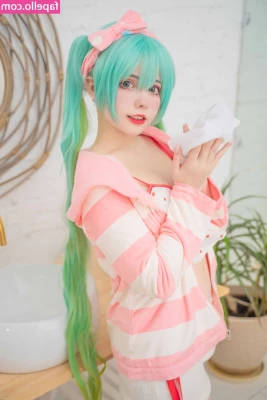 Saya Scarlet [ saya-scarlet ] - Hey guys! Don’t forget to resub! I’ll be posting more content part 1