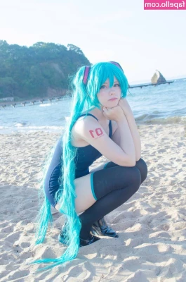 Saya Scarlet [ saya-scarlet ] - Nothing wrong feeling good and doing some home work out with your