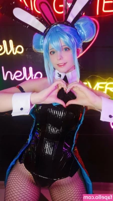 Saya Scarlet [ saya-scarlet ] - So many of you are asking me about more foot fetish videos and I know