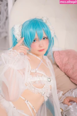 Saya Scarlet [ saya-scarlet ] - Just a bit more of the sparkly set
