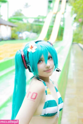 Saya Scarlet [ saya-scarlet ] - Walkies? Please?