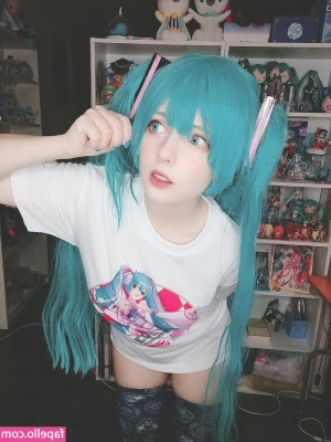 Saya Scarlet [ saya-scarlet ] - Tirando lechita calientita