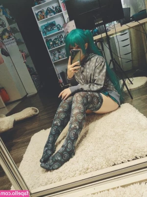 Saya Scarlet [ saya-scarlet ] - It s been a lazy Sunday  I want cuddles