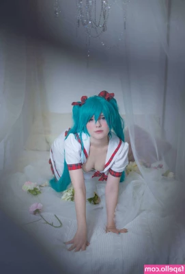 Saya Scarlet [ saya-scarlet ] - Peek a boo👀