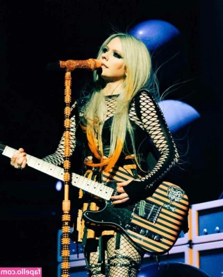 Avril Lavigne [ avril-lavigne ] - 🐍🐍We cant wait to see @boomslanghoa Again! We miss her so much!
