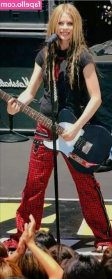 Avril Lavigne [ avril-lavigne ] - Do you think Bra-less is best for work? I am busy today... send me