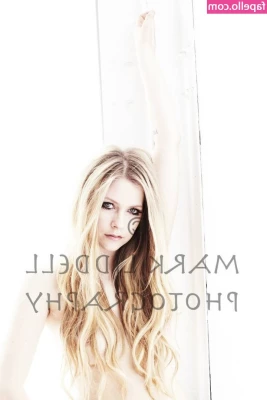 Avril Lavigne [ avril-lavigne ] - 78th  amp  Sangamon hosting