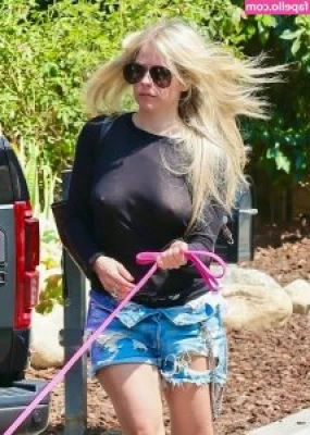 Avril Lavigne [ avril-lavigne ] - Cum play naughty with me on my VIP page  marleekai