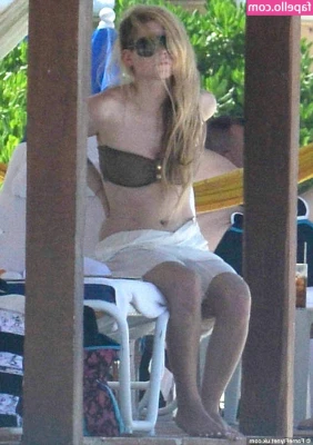 Avril Lavigne [ avril-lavigne ] - Check your DMs 😈