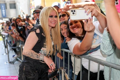 Avril Lavigne [ avril-lavigne ] - Uwaga, odlot! hahah