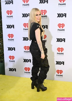 Avril Lavigne [ avril-lavigne ] - Estão servidos ??? 🍫😋😍🤤🤤🤤